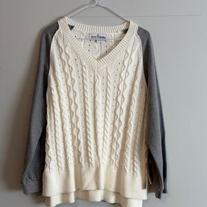 Neon Buddha Cable Knit V-Neck Sweater in Cream and Gray. Small. NWT. 💯 cotton.
